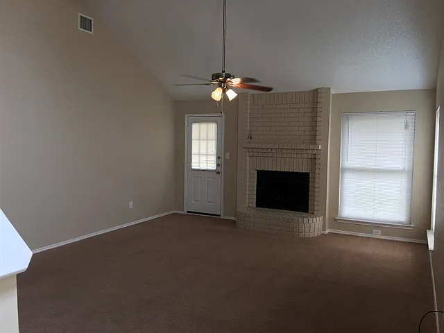 4 bed, 2.5 bath, 2130 sqft, $2,375 — Photo 4