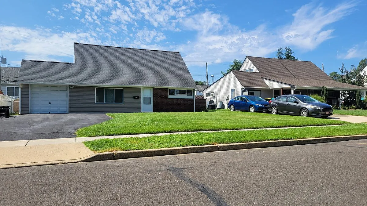 4 bed, 2.0 bath, 1238 sqft, $3,000 — Photo 1