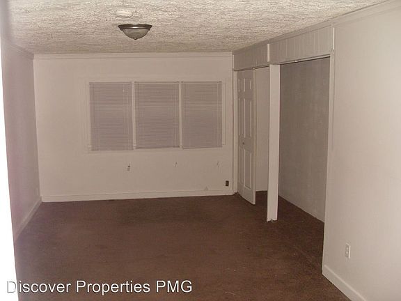 4th image of 4042 Winthrop Ave