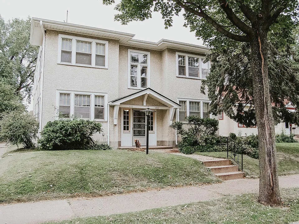 404 SE 8th Street