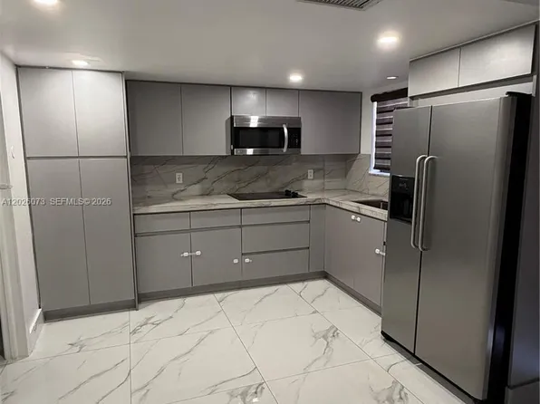 8430 NW 8th St APT B11, Miami, FL 33126