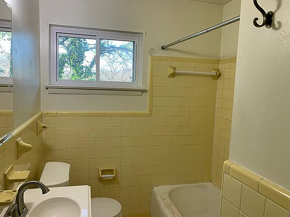 3rd image of 317 Wygoda Cir
