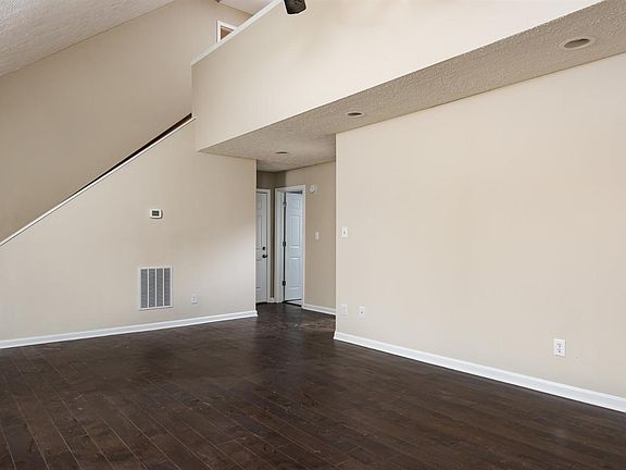 4th image of 525 Nottingham Dr