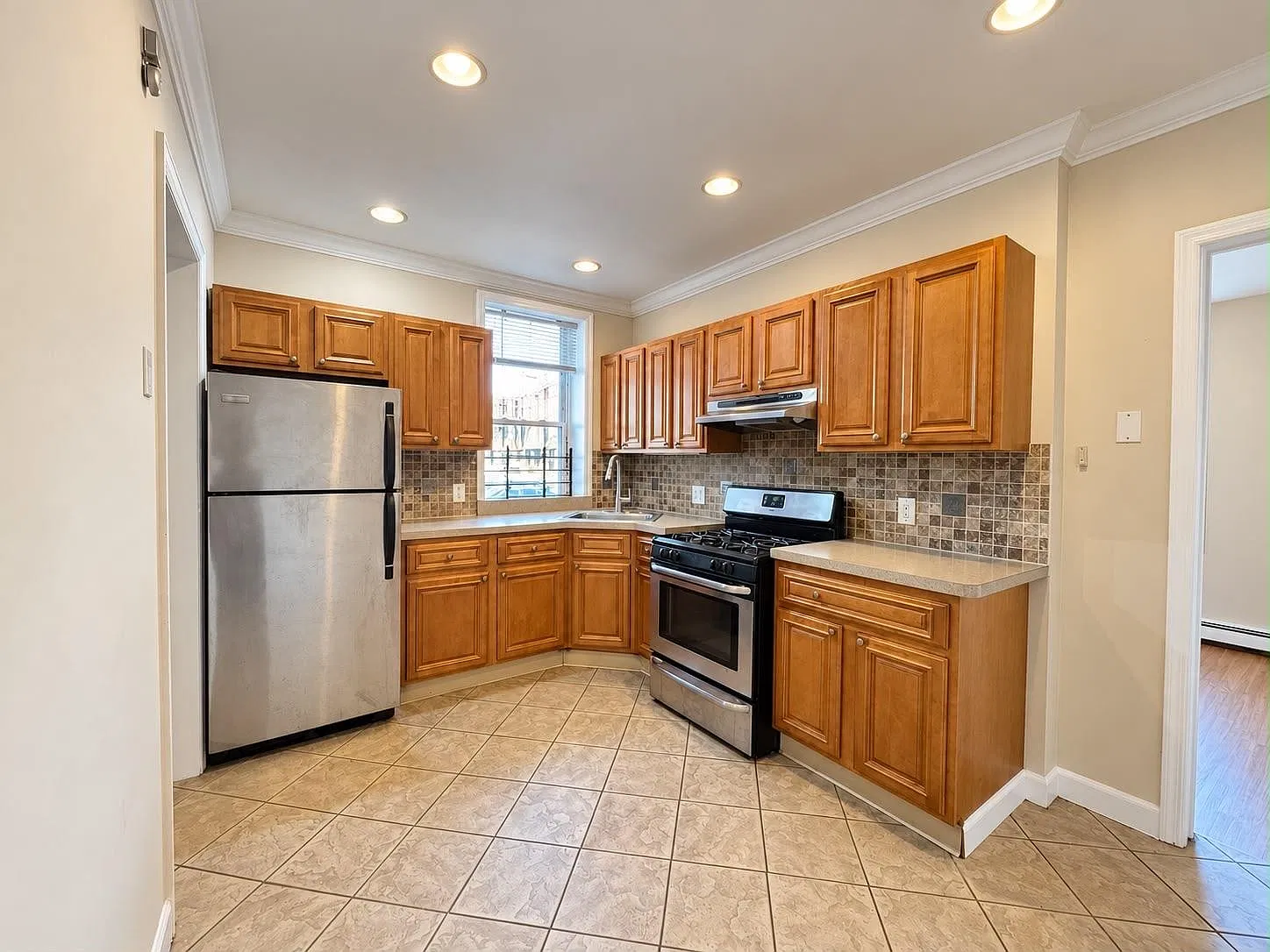 3 bed, 1.0 bath, $2,725 — Photo 3