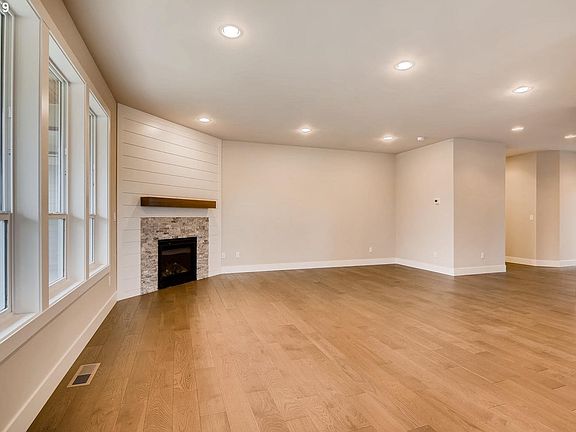 3rd image of 17019 NE 30th St