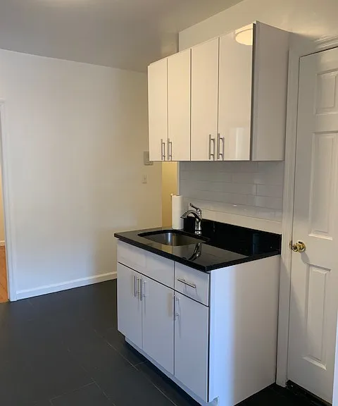242 W 16th St #5R — Photo 7