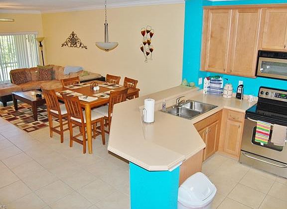 5th image of 10057 Pacific Pines Ave