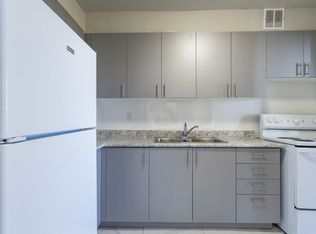 1 Canyon Avenue, Toronto, ON M3H 4X8