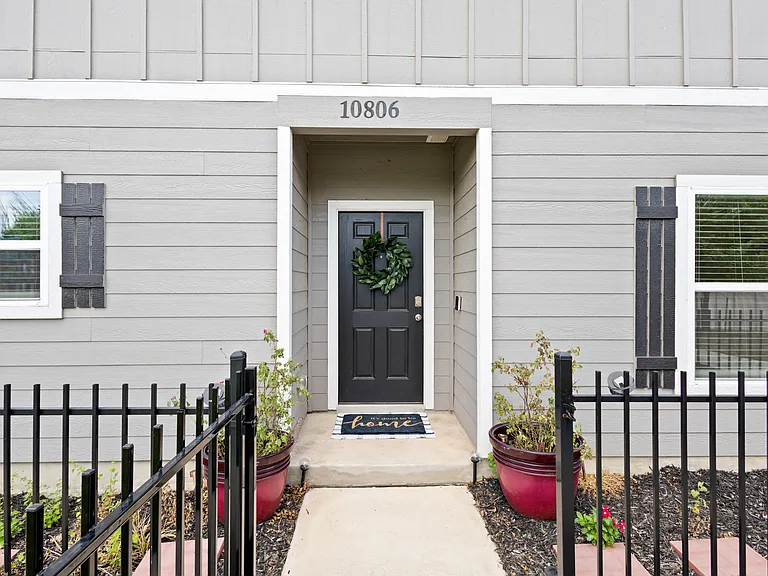 10806 Quinn Ct — Photo 2