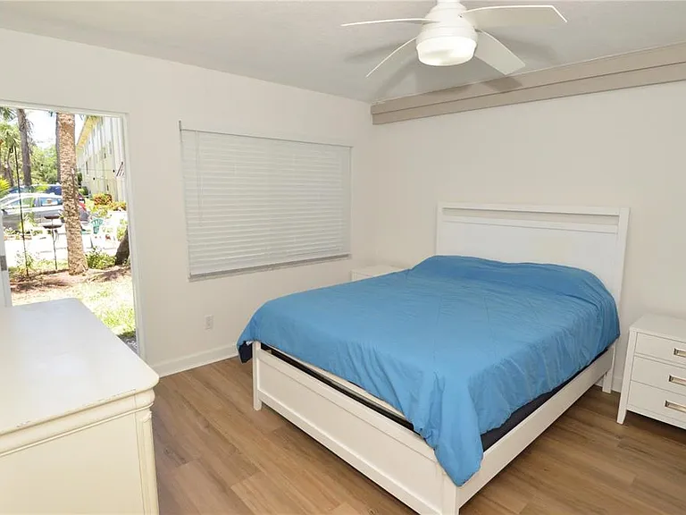 4700 Cove Cir #107 — Photo 31