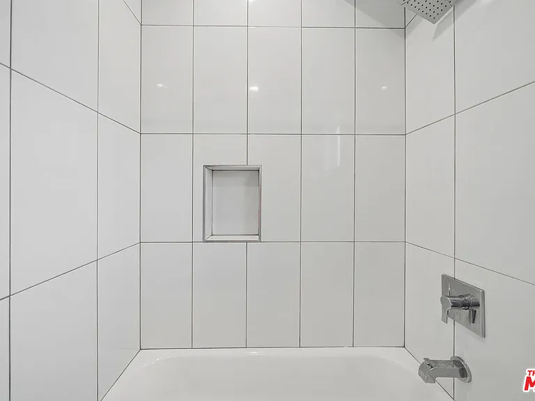 6334 1/2 Beck Ave — Photo 5