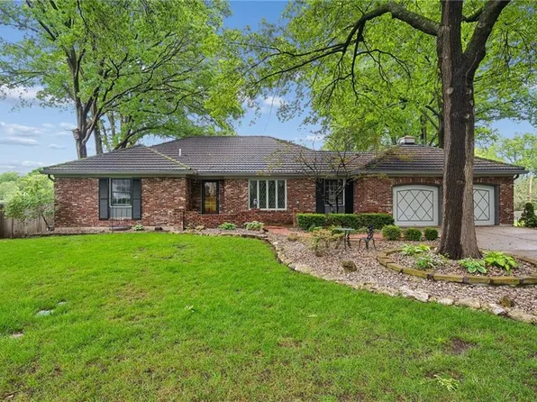 9937 Floyd St, Overland Park, KS 66212