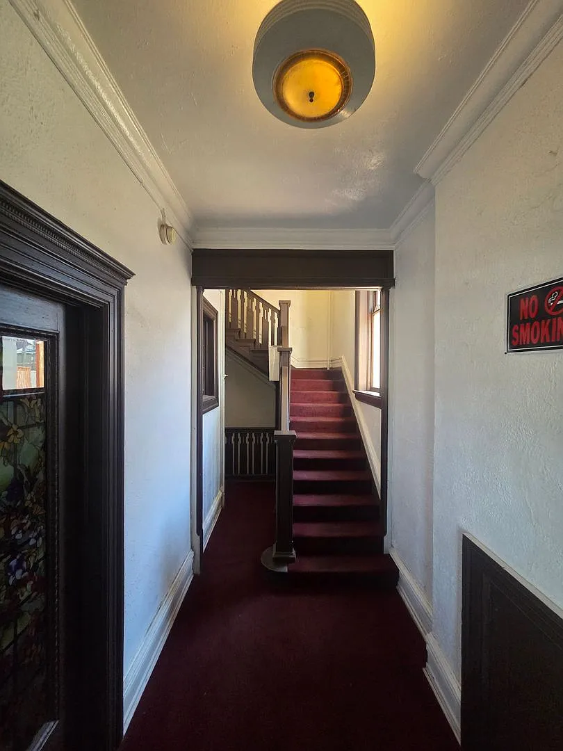 Charming 1-Bedroom Apartment in Denver's Capitol Hill Neighborhood — Photo 2