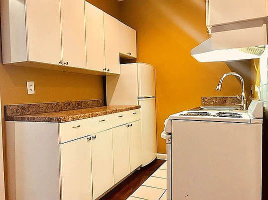 4th image of 342 E 13th St APT 12