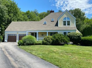 40 Butterfield Ln, Stratham, NH 03885