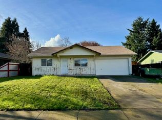 554 James St, Talent, OR 97540