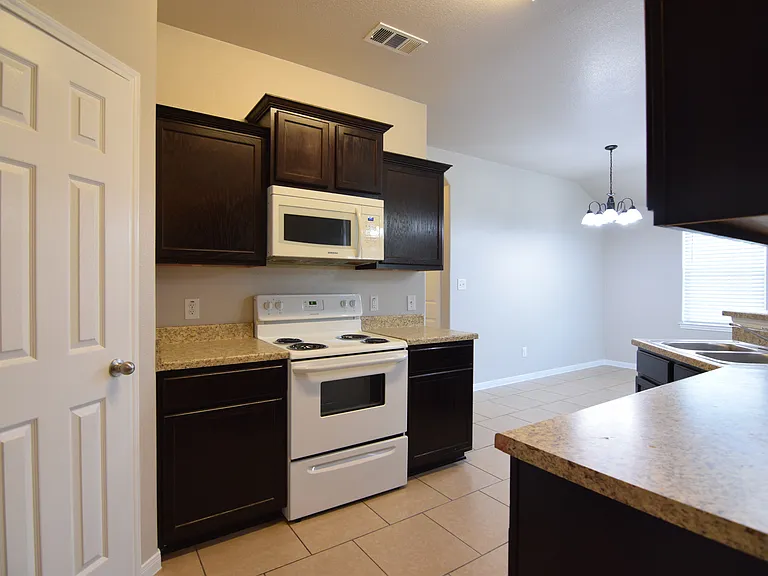 1209 Loyal Ln, Killeen — Photo 5