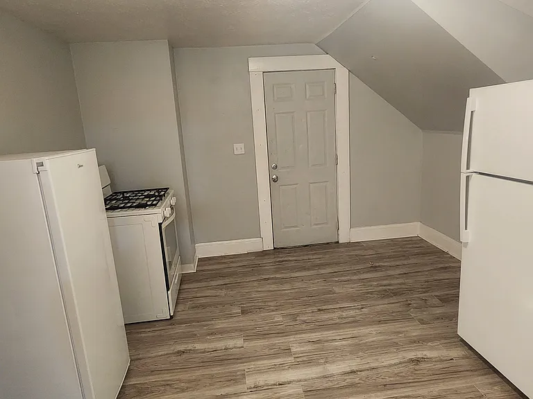 3143 W 44th St #2 — Photo 5