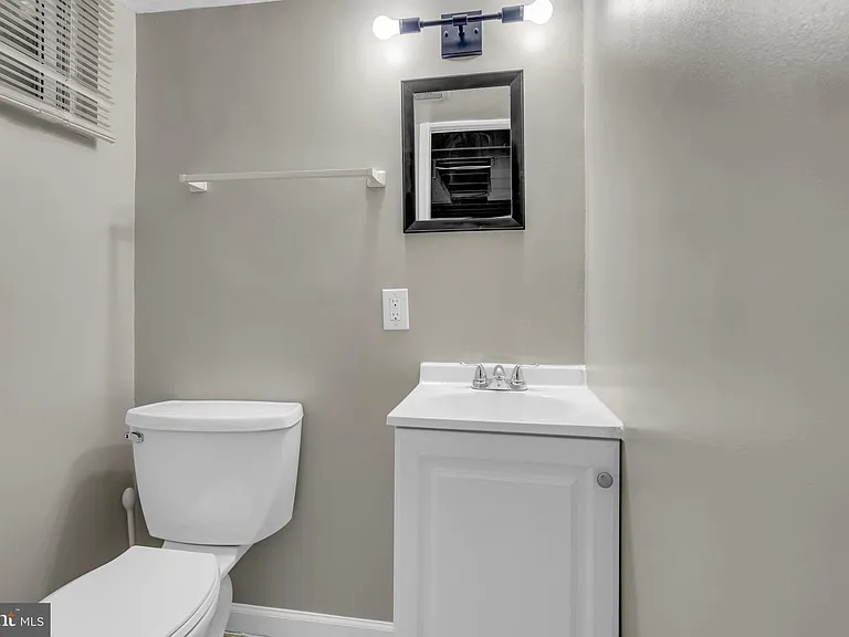 5520 Sagra Rd — Photo 32