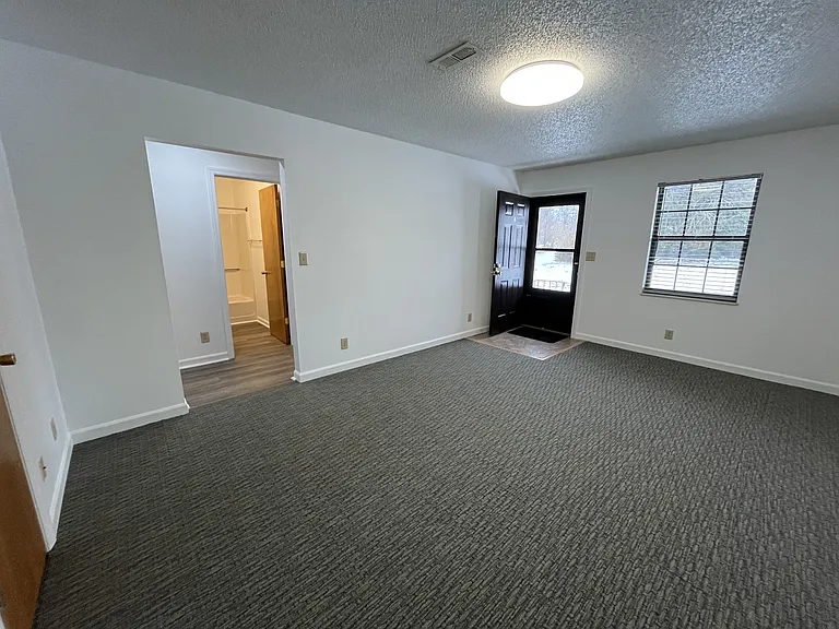 144 Mason St — Photo 3