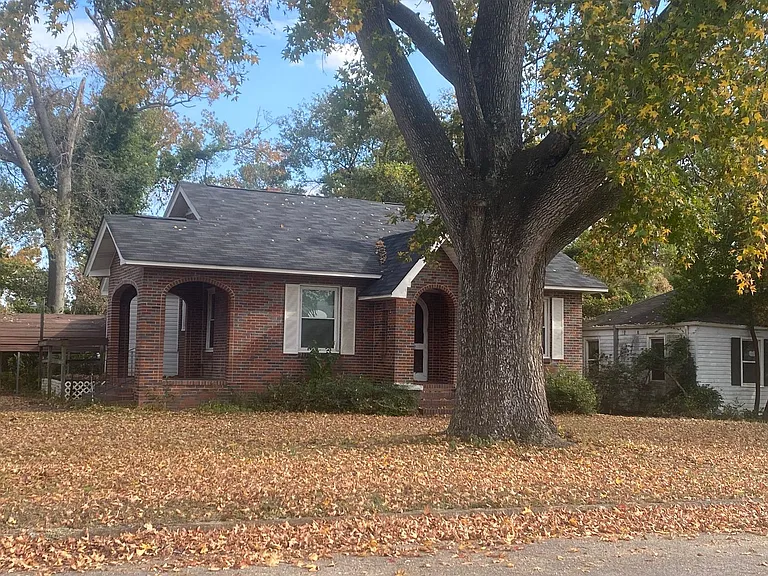 1102 Murphy St — Photo 2