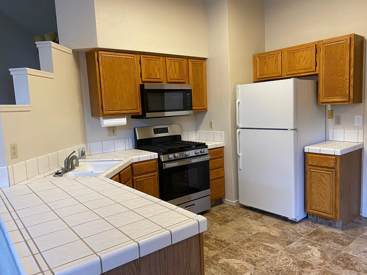 3 bed, 1218 sqft, $2,375 — Photo 3