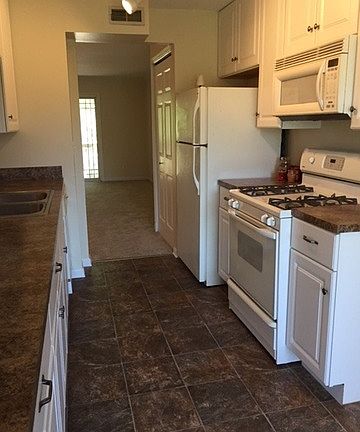3rd image of 1994 Tall Oaks Dr APT 2A