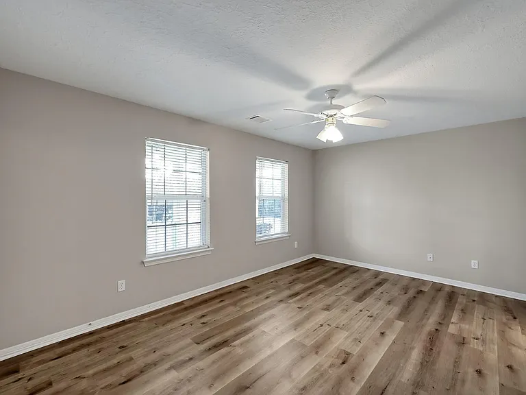 12102 Mustang Ave — Photo 18