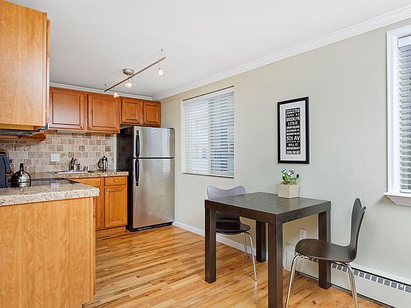 4th image of 1327 N Steele St APT 303
