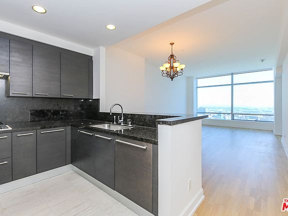 5th image of 900 W Olympic Blvd Unit 37