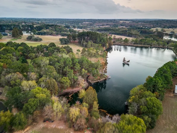 6700 Valley View Dr, Athens, TX 75752