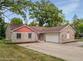 2000 Nacona, Commerce Township, MI 48382