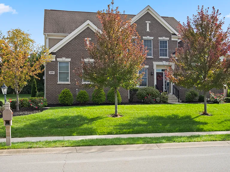 10599 Geist View Dr — Photo 10