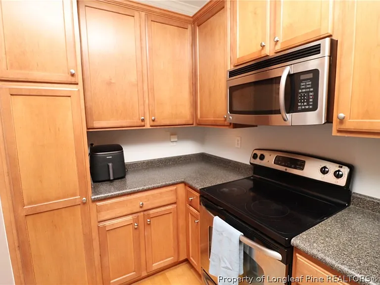 933 Portstewart Dr — Photo 15