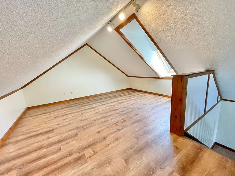 3724 Shelburne Rd — Photo 8