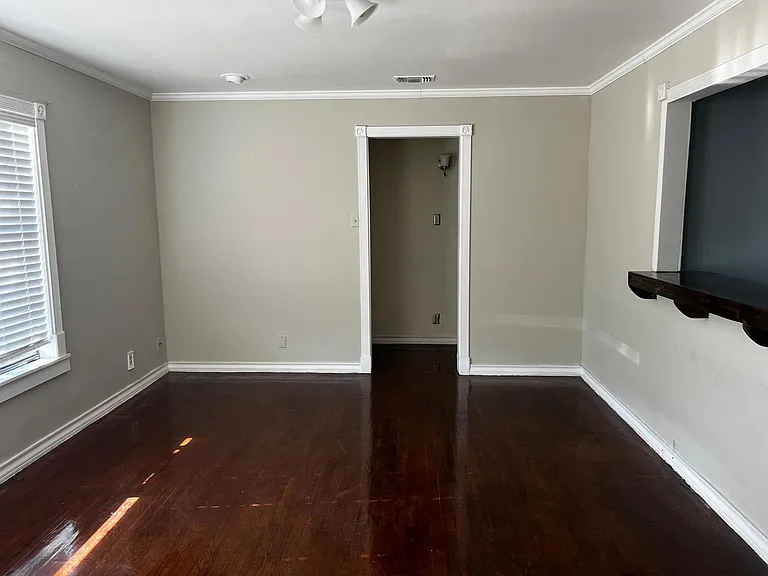 1617 S Park St — Photo 6