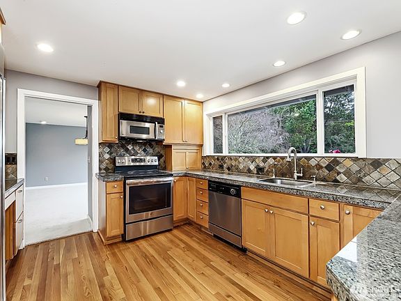 3rd image of 9032 NE 19th St