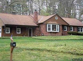 30 Beechwood Dr, Clifton Park, NY 12065