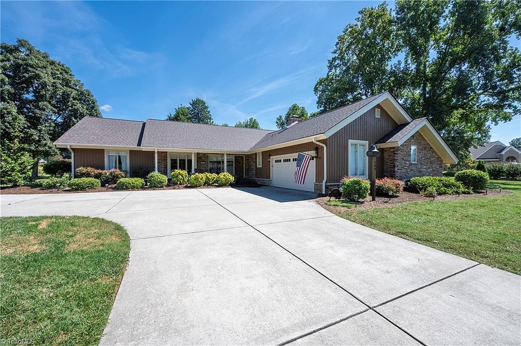 109 Holly Cir