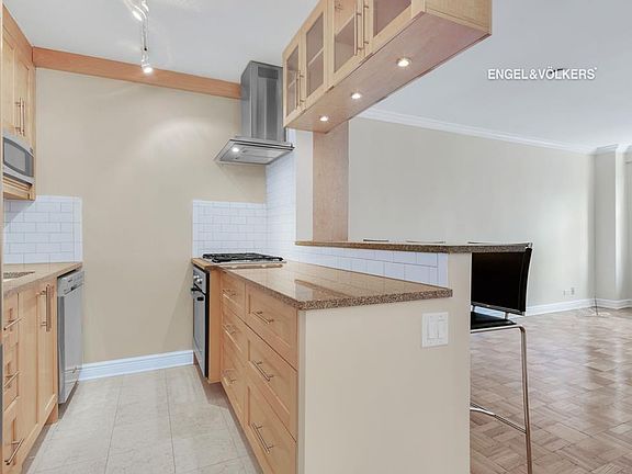 4th image of 30 W 60th St APT 12J