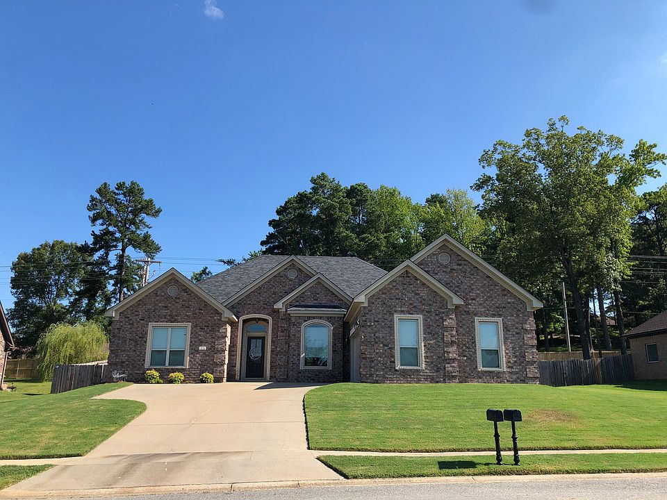 1st image of 530 Scarlet Oaks Dr