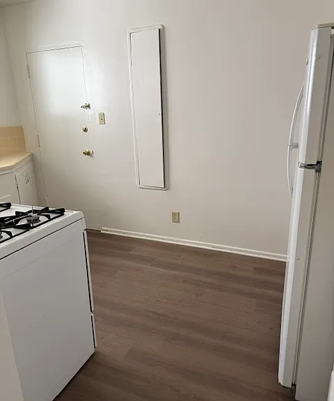 442 Landfair Ave #1/2 — Photo 4