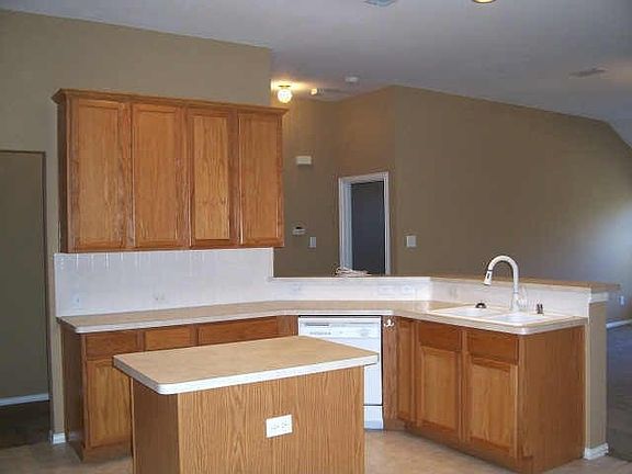 5th image of 4482 Sharpsburg Dr