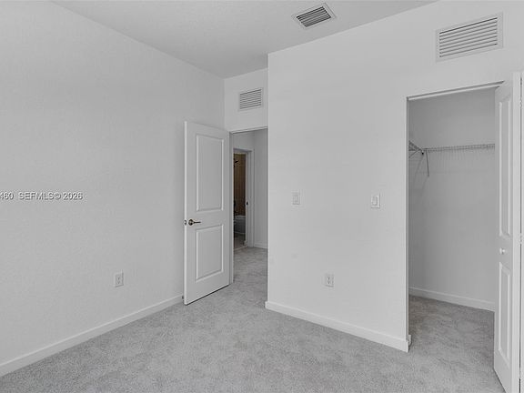 4th image of 1084 SE 3rd St