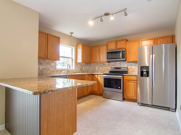 402 Bridgewater Ct — Photo 2