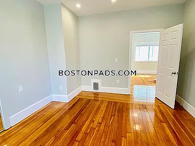 3rd image of 164 Hyde Park Ave APT 3