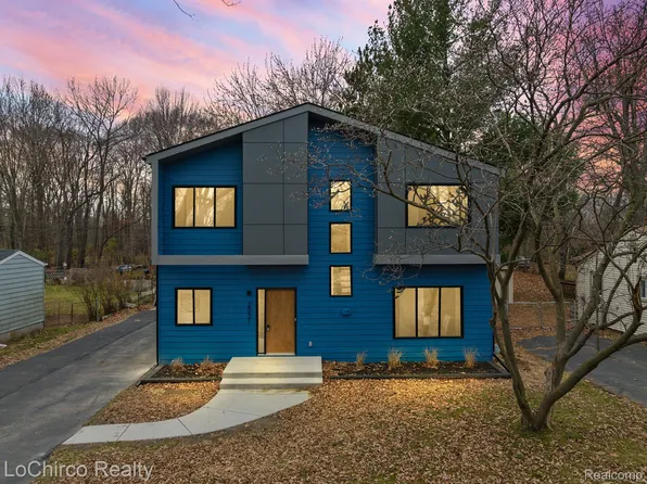 2021 Van Courtland Dr, Troy, MI 48083