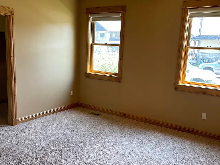 905 Saxon Way #D — Photo 33