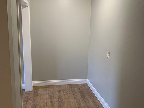 5th image of 12721 Oxford Ave APT D