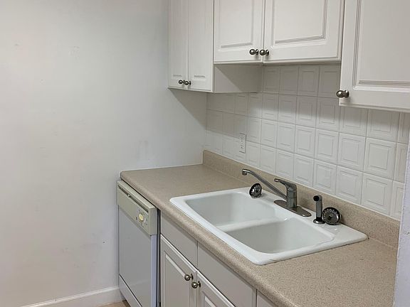 4th image of 2811 W Horatio St APT 8